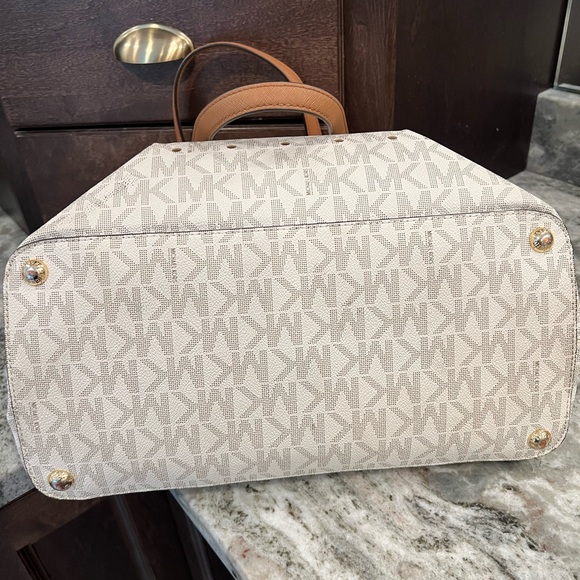 Michael Kors White Leather Tote Bag - Picture 3 of 8